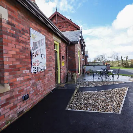 The Ticket Office Allerston بيت للعطل *