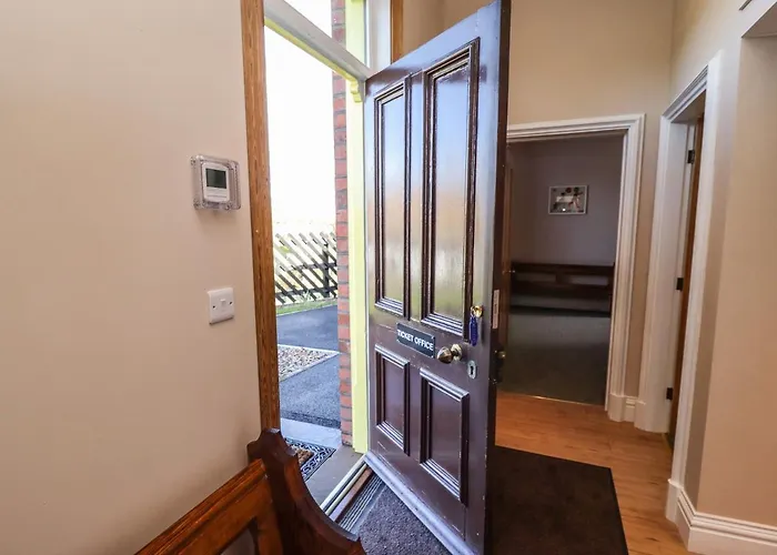 بيت للعطل The Ticket Office Allerston بيكرينغ