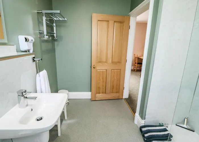 The Ticket Office Allerston بيكرينغ