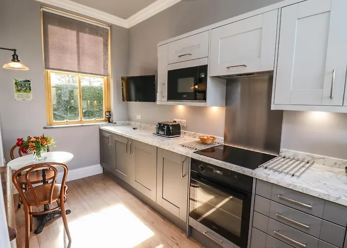 The Ticket Office Allerston * بيكرينغ